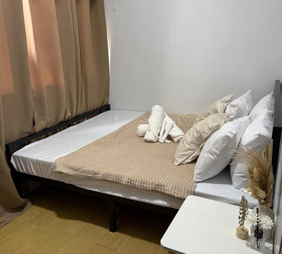 2-Bedroom Cozy Stay Near Bgc Manila Apartment